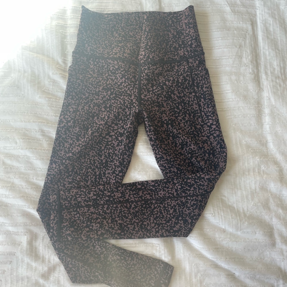 Athleta Salutation Stash Pocket Gravel Tight. Black and Brown Size XS